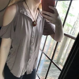 SOLD✌🏼
Urban Outfitters Classy Open Shoulder Blouse